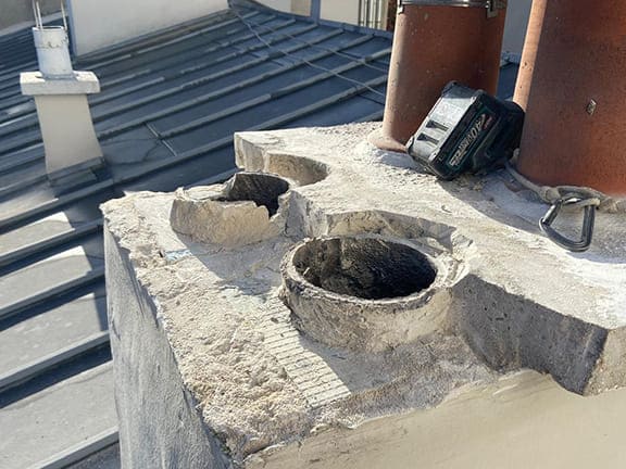 Travaux de réfection d’un couronnement de cheminée