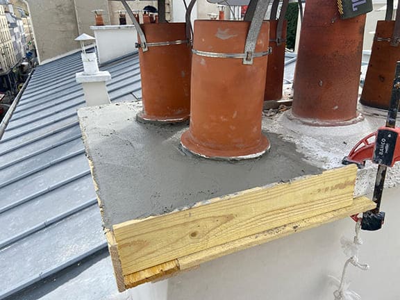 Travaux de réfection d’un couronnement de cheminée